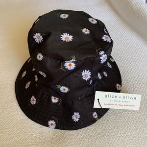 Alice & Olivia NWT reversible bucket hat